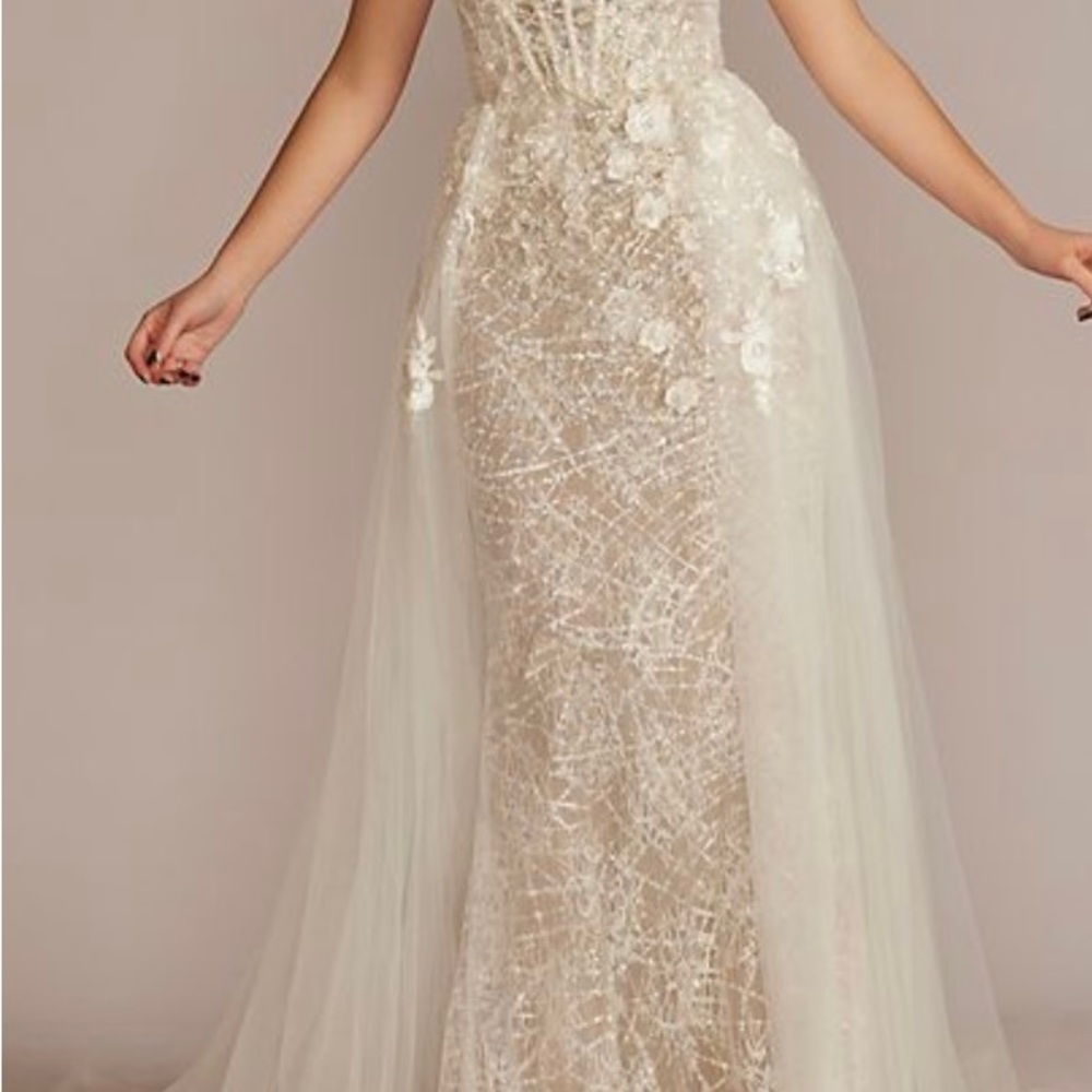 Limited Edition Galina Signature
2-in-1 wedding dress with removable overskirt